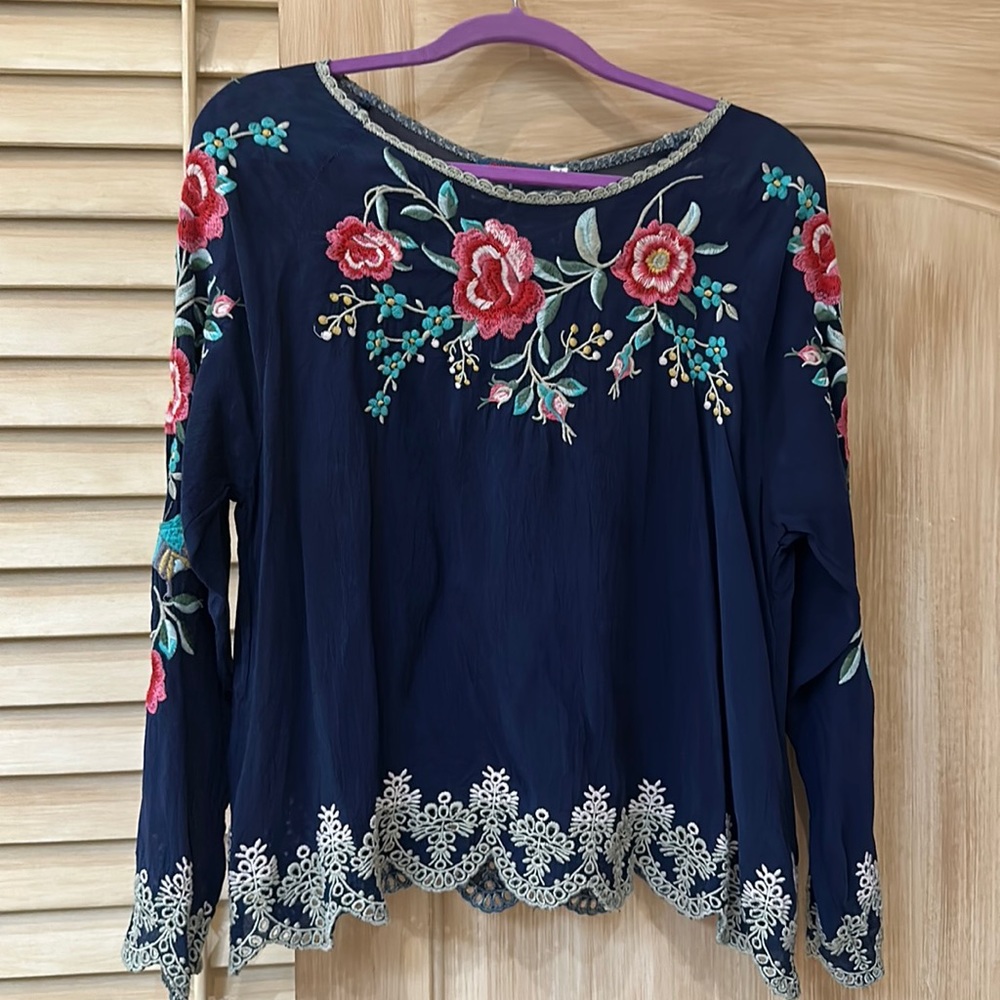 🤩 JOHNNY WAS SILK BLOUSE